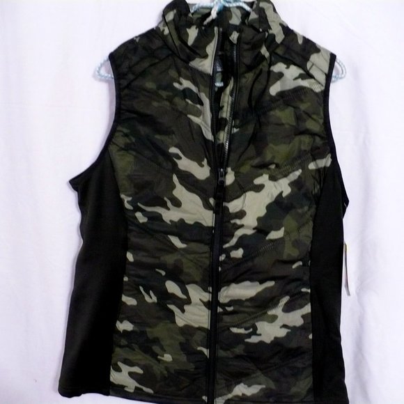 Avia Jackets & Blazers - AVIA - Lady's Camouflaged Vest Size M - New With Tags
